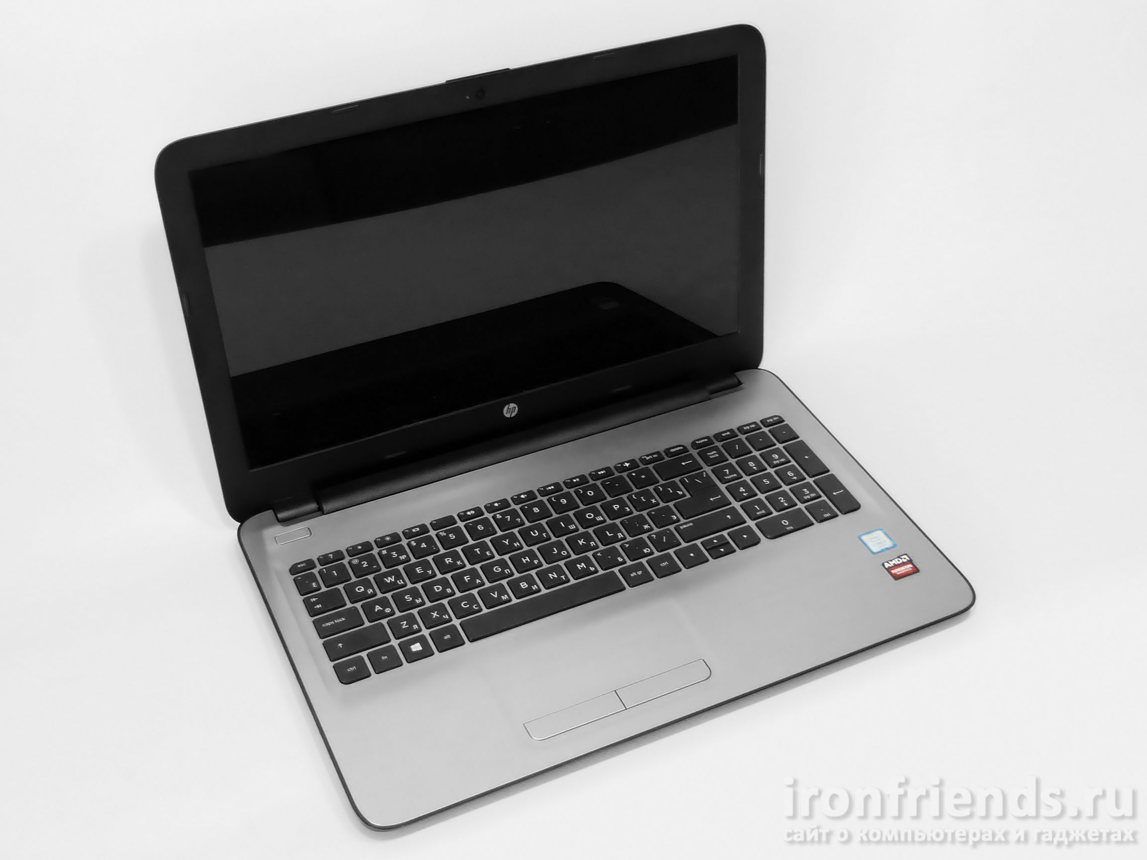 Ноутбук HP 15-ay113ur