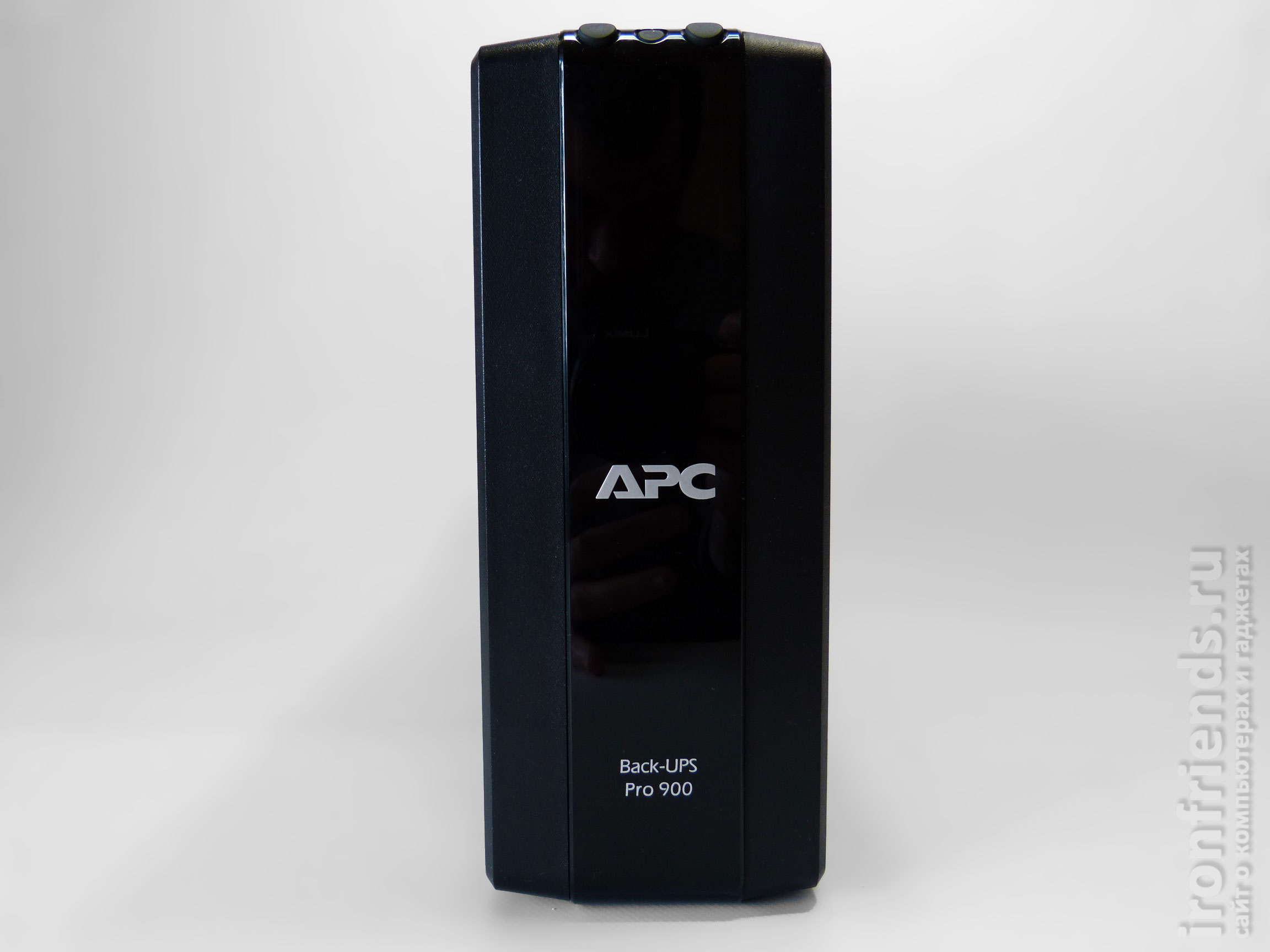 APC Back-UPS Pro 900 (BR900GI)