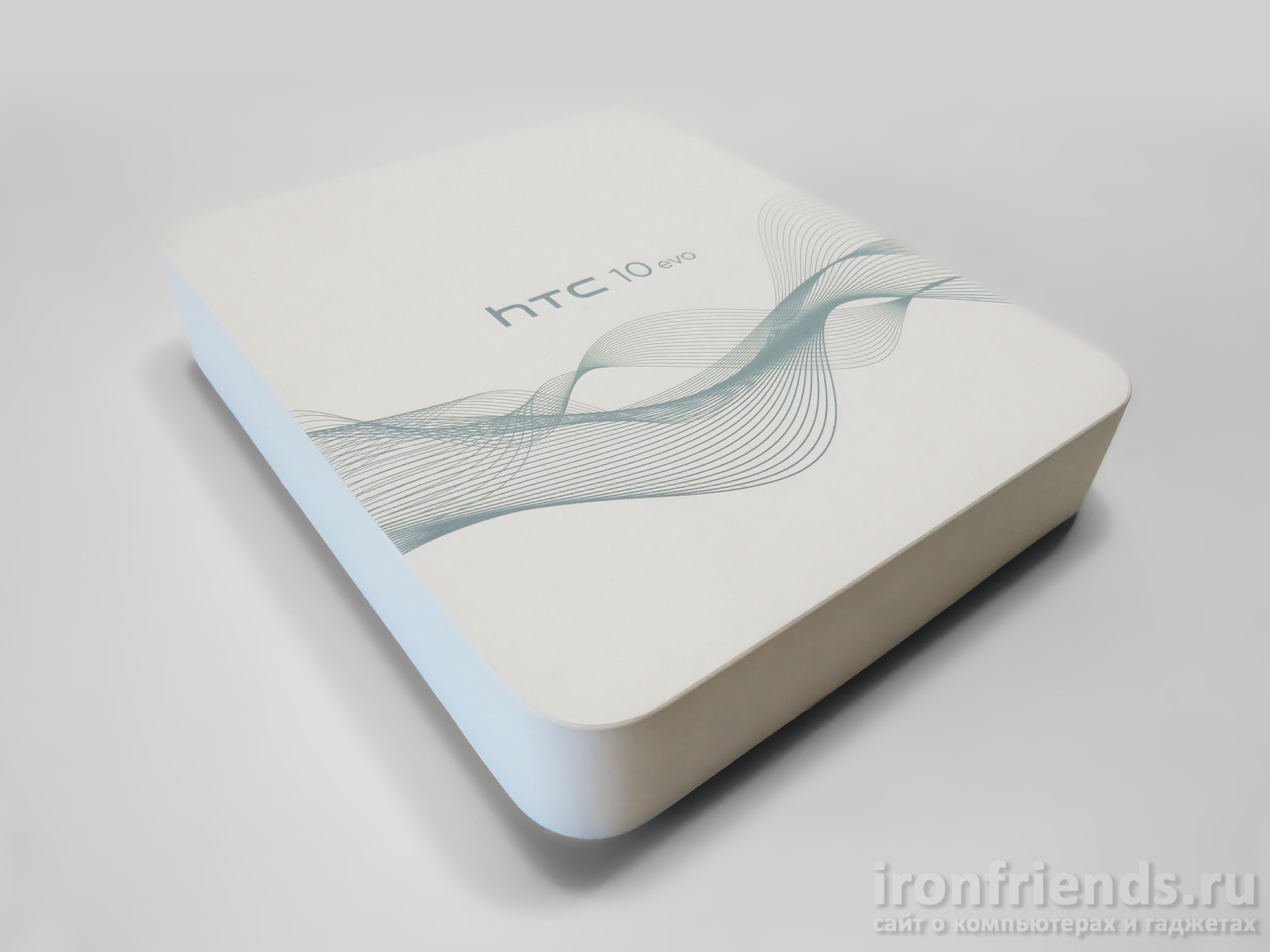 Упаковка HTC 10 Evo