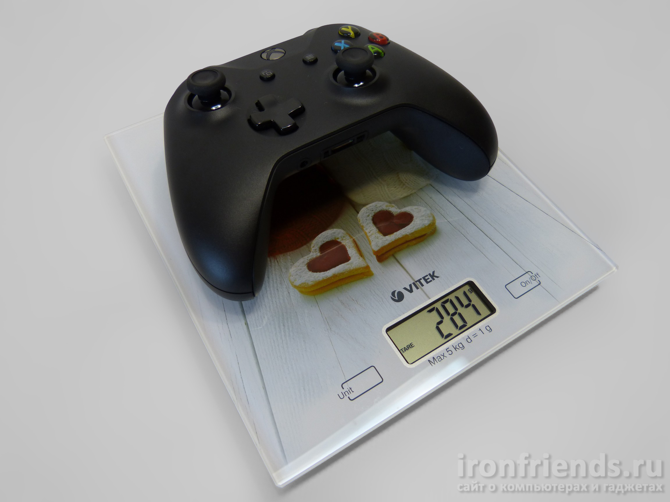 Вес геймпада Xbox One S с батарейками