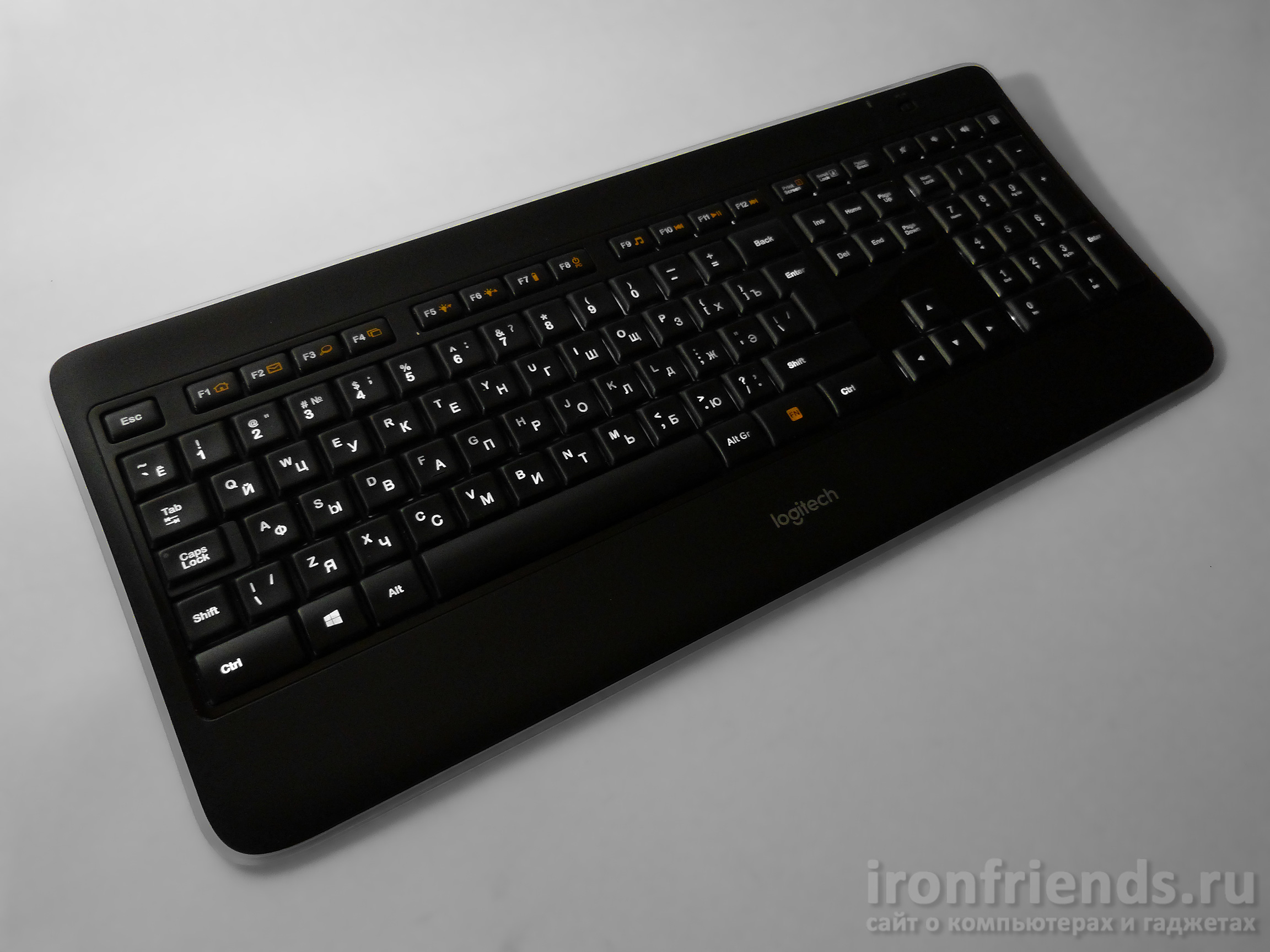 Подсветка клавиатуры Logitech K800 illuminated